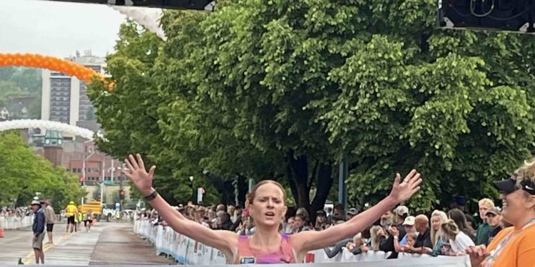 A RISING STAR ANNIE FRISBIE, by Carolyn Mather for RunBlogRun