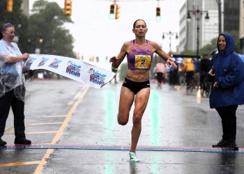 BORN SPLASHES TO DELIGHTFUL RUN VICTORY IN FAST TIME