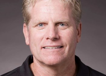 Chris Bucknam announces retirement, Doug Case named men’s head coach