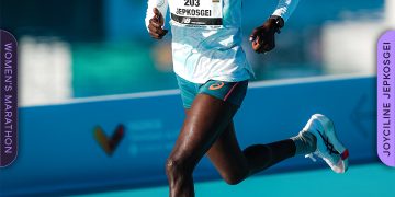 Joyciline Jepkosgei runs 2:14:00 WL/CR at Valencia, defeats Peres Jepchirchir