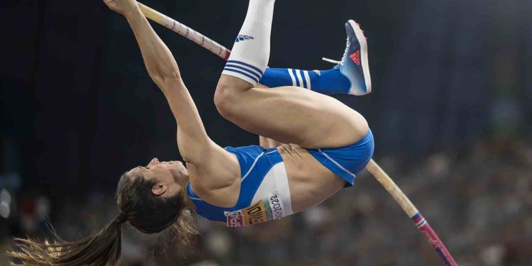 Aikaterina Stefanidi is back on the World Indoor Tour